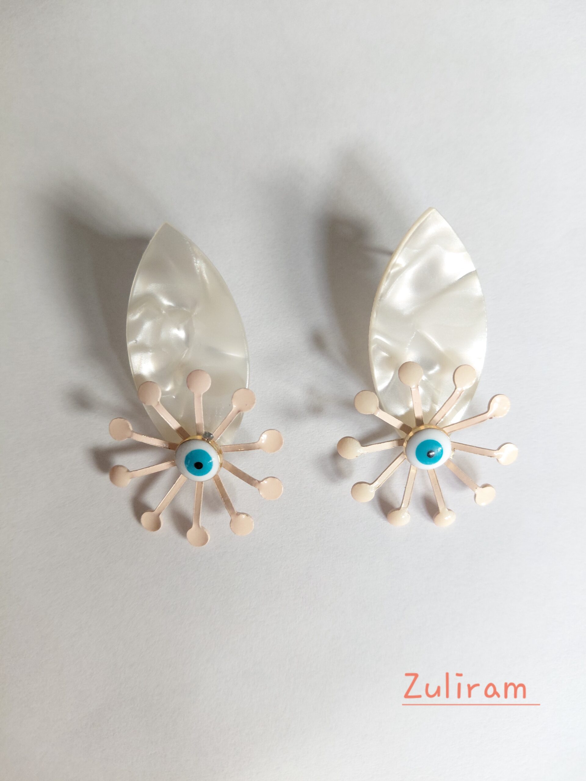 Pendientes ojitos.