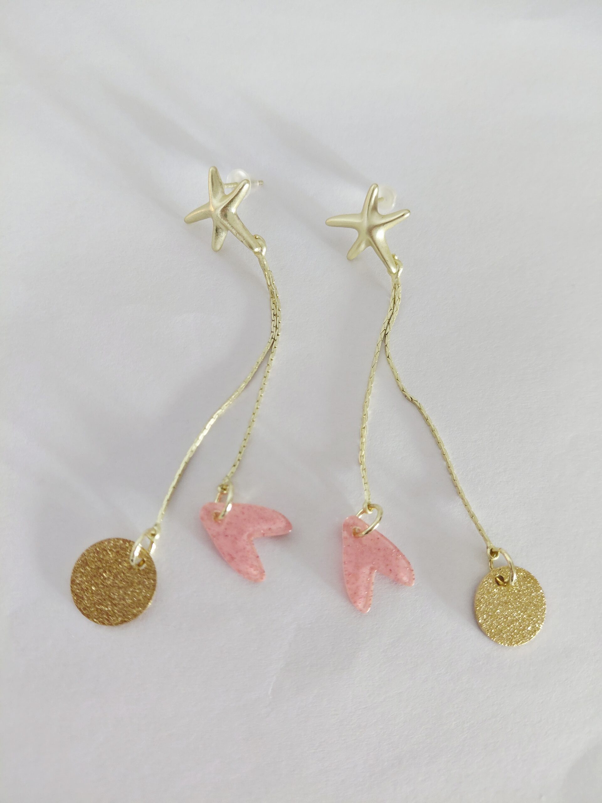 Pendientes flecos, cola de pez.